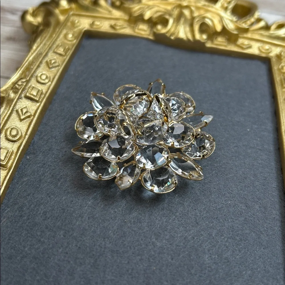 Vintage Juliana? Crystal Flower Brooch featuring clear, domed,& layered crystals